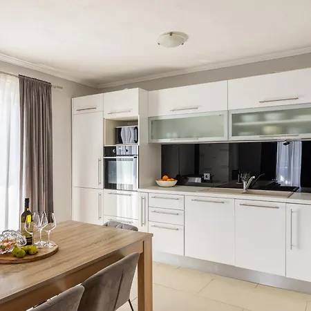 아파트 Under The Rock *