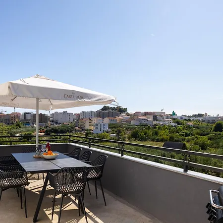 아파트 Under The Rock *