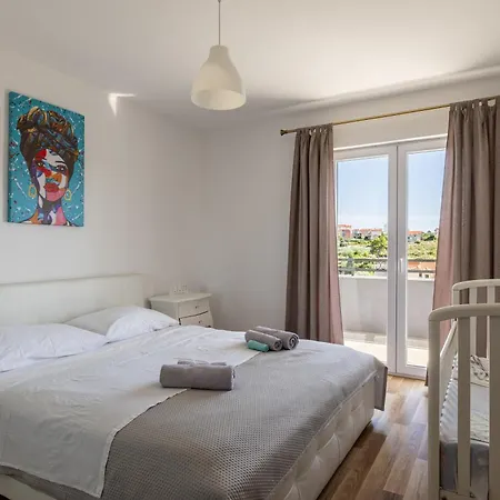 Apartment Under The Rock *