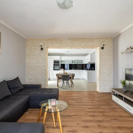 Apartment Under The Rock Split