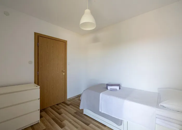 Apartman Under The Rock Split