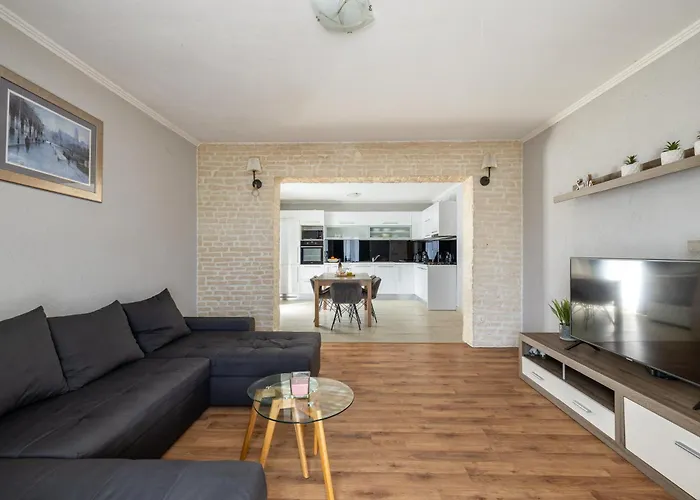 Apartman Under The Rock Split