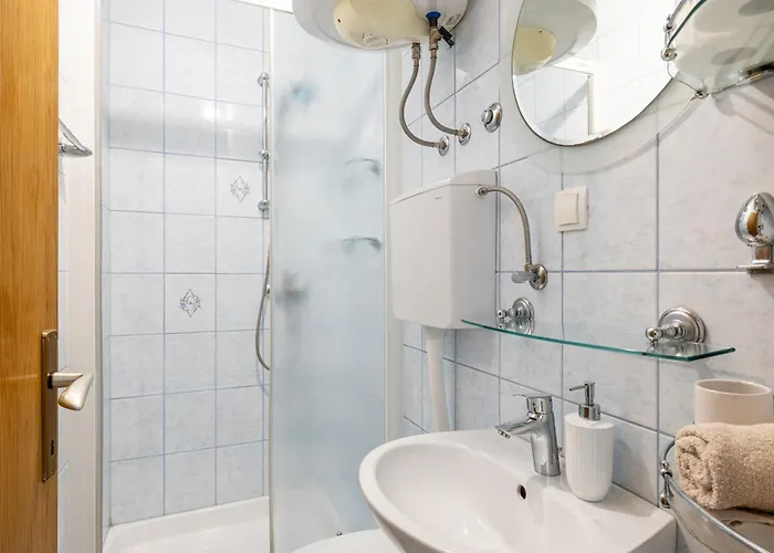 Apartman Under The Rock